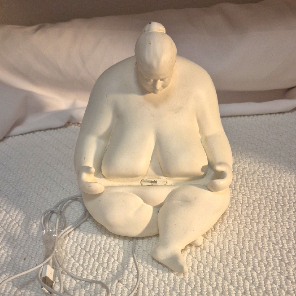 I Pad Docking Station - d'accveil I Pad Venus  Cupertino Sculpture Concue Par